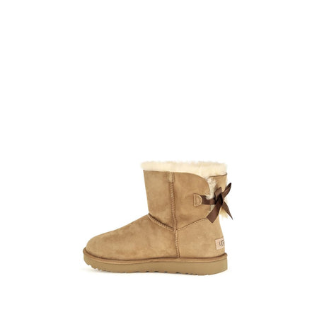 Ghete glezniere UGG bej din piele de oaie