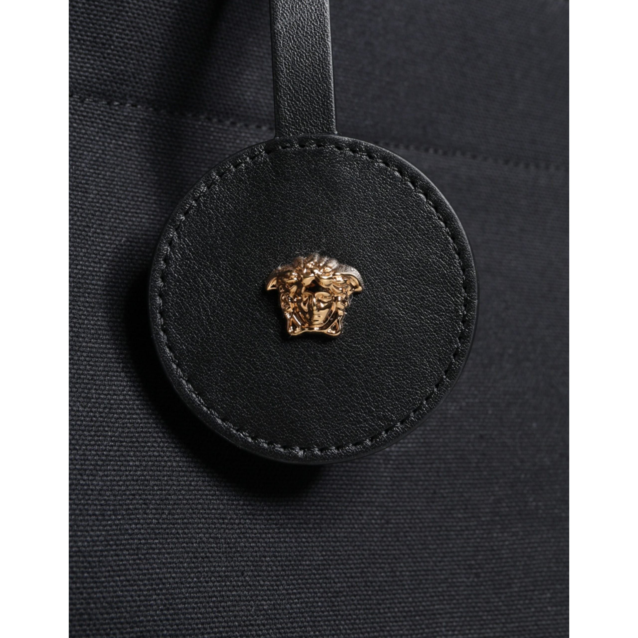 Geantă tote Versace neagră tip crossbody, cu mâner superior, din pânză și piele, cu logo