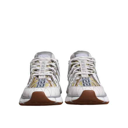 Adidași Versace albasă cu imprimeu Trigreca Barocco și talpă joasă
