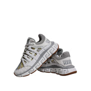 Adidași Versace albasă cu imprimeu Trigreca Barocco și talpă joasă