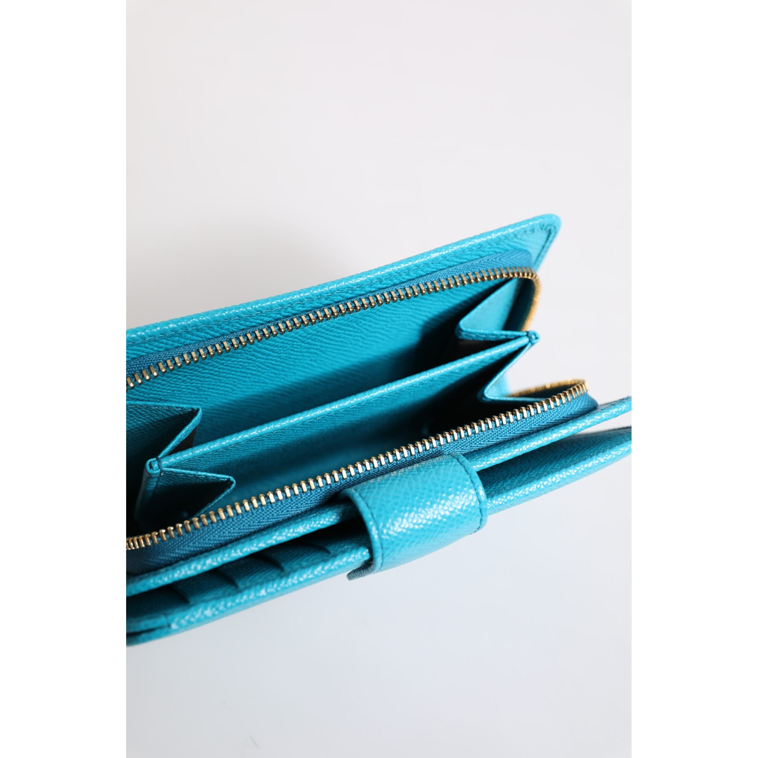 Portofel tip clutch Dolce & Gabbana Light Blue din piele, model bifold continental