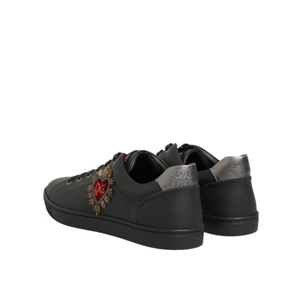 Adidași Dolce & Gabbana din piele neagră cu aplicații inimioară