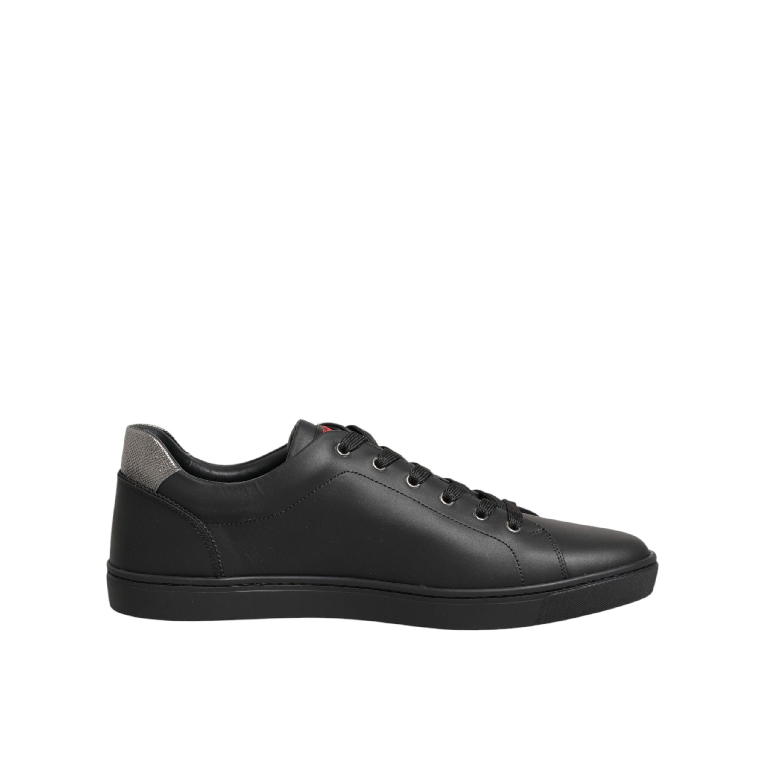 Adidași Dolce & Gabbana din piele neagră cu aplicații inimioară