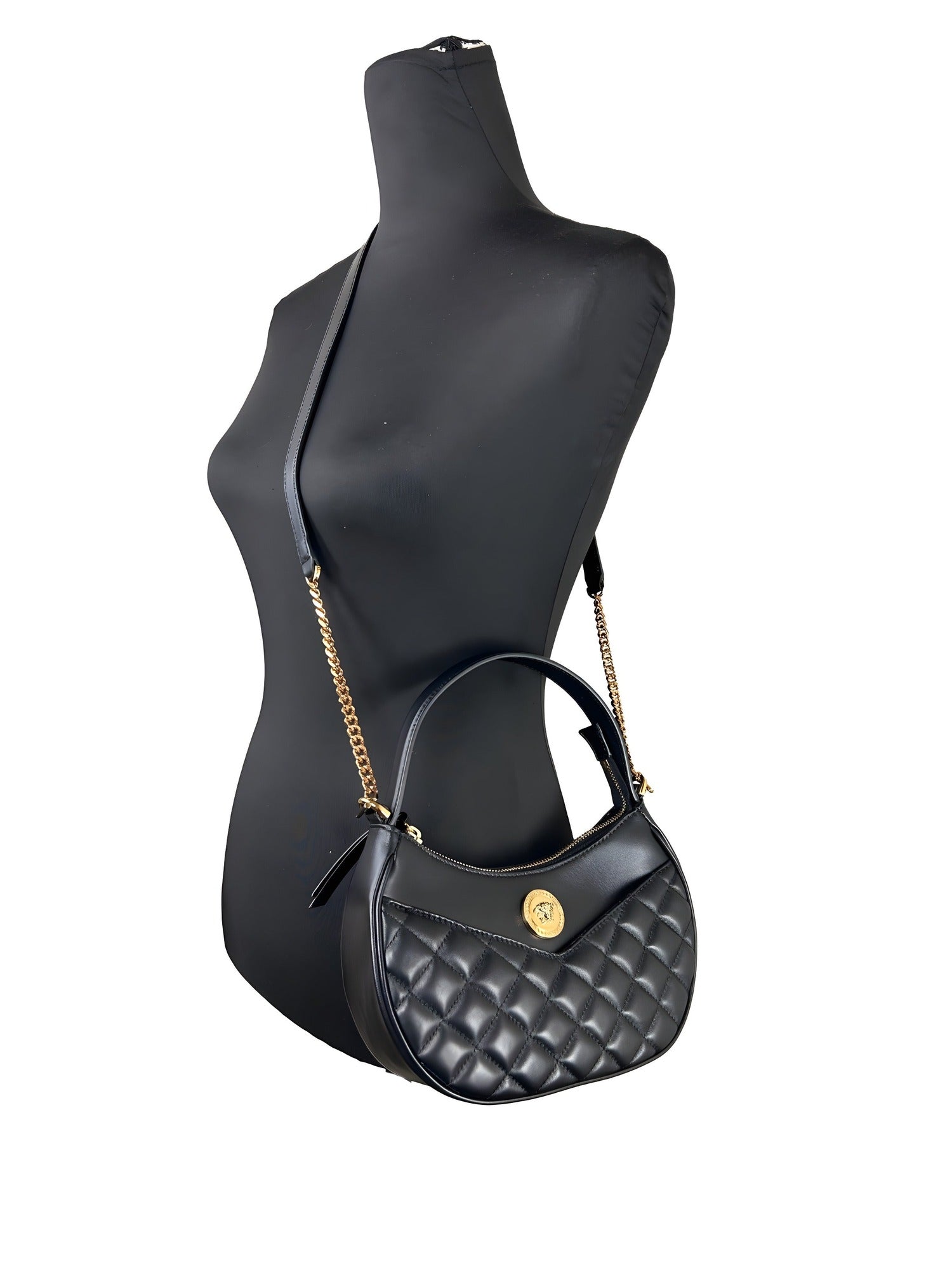 Geantă crossbody Versace Half Moon din piele matlasată neagră, cu lanț